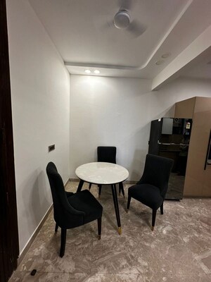 Team Area in 2 BHK Builder Floor at Sector 52 – for Rent