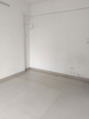 Room in 1 BHK Apartment at Teenmurti Summit, Borivali East – for Rent