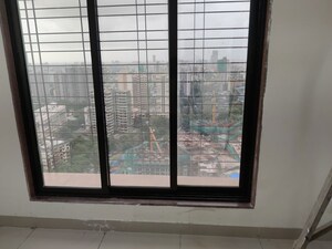 Room in 1 BHK Apartment at Teenmurti Summit, Borivali East – for Rent