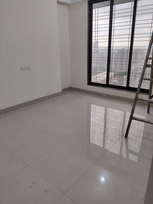 Room in 1 BHK Apartment at Teenmurti Summit, Borivali East – for Rent