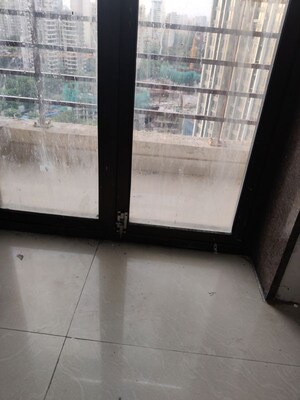 Room in 1 BHK Apartment at Teenmurti Summit, Borivali East – for Rent