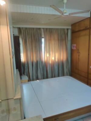 Room in 3 BHK Apartment at Summer Villa, Santacruz East – for Rent