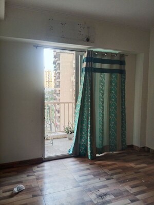 Room in 4 BHK Apartment at Mahagun Mywoods, Sector 16c Greater Noida – for Rent