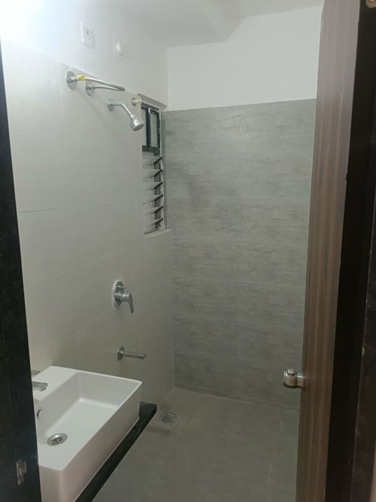 Bathroom, roshan-milestone 1 Bedroom 510 Sq.Ft. Apartment In Tathawade Pune 10362371