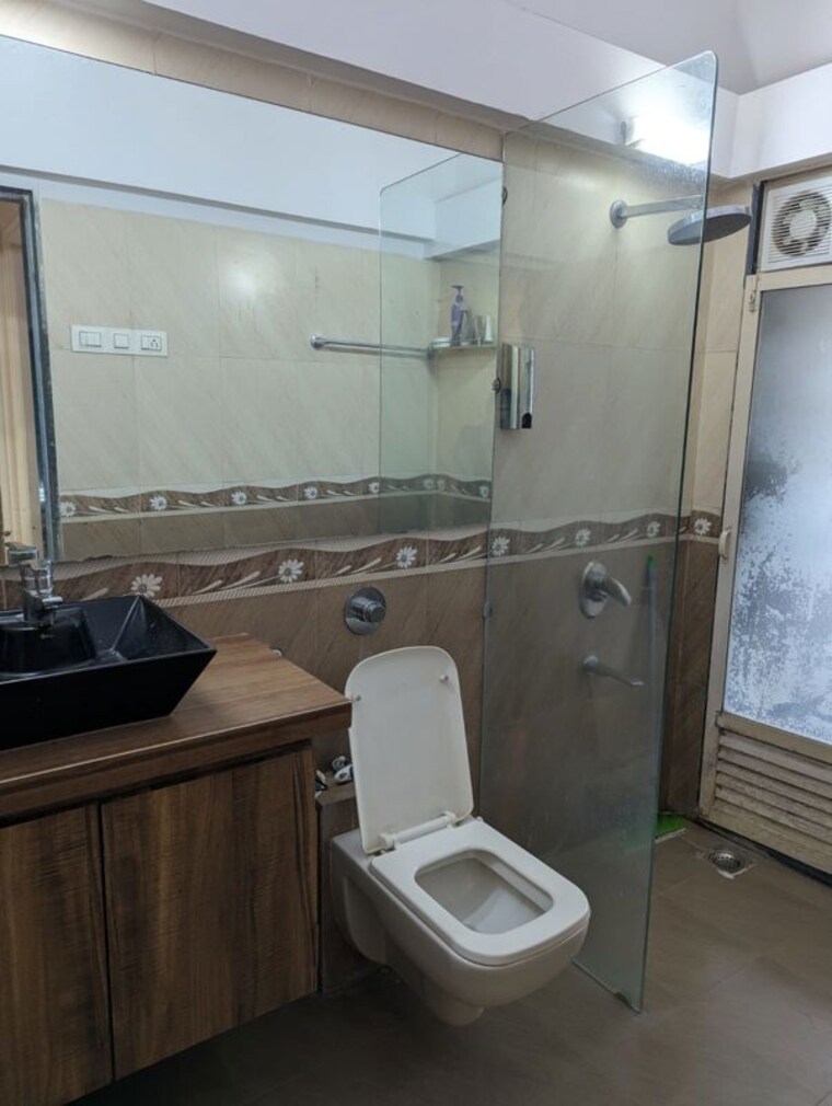 Attached Bathroom, zara-apartment 2 Bedroom 930 Sq.Ft. Apartment In Powai Mumbai 10362398