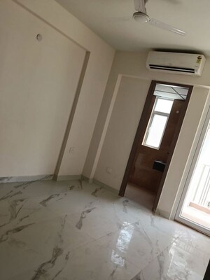 Building Lobby in 3.5 BHK Builder Floor at M3M Soulitude, Sector 89 – for Rent