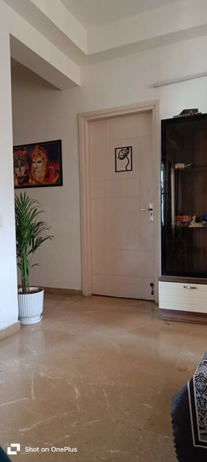 Room in 3 BHK Apartment at Mapsko Mount Ville, Sector 79 – for Rent