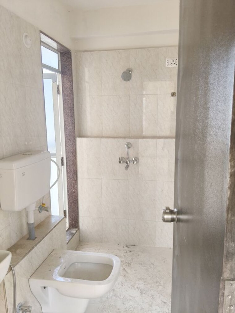 Bathroom, bhaskar colony 3 Bedroom 1020 Sq.Ft. Apartment In Bhaskar Colony Thane 10362414