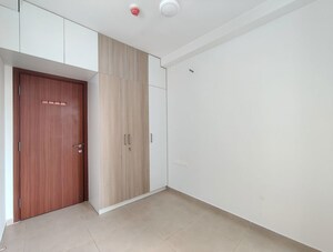 Room in  Apartment at Bhartiya Nikoo Homes Phase 2, Thanisandra Main Road – for Rent