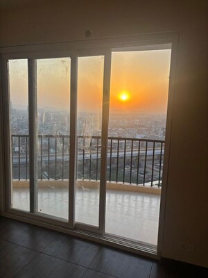 Room in 2.5 BHK Apartment at Amrapali Zodiac, Sector 120 – for Sale