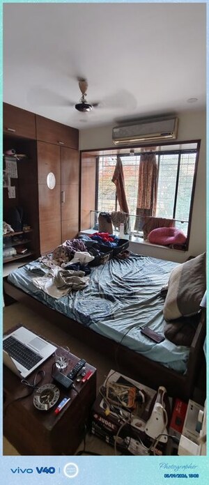 Bedroom in 3 BHK Apartment at Goregaon East – for Rent
