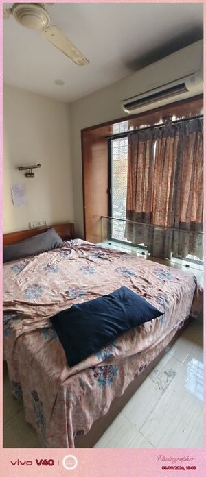 Bedroom in 3 BHK Apartment at Goregaon East – for Rent