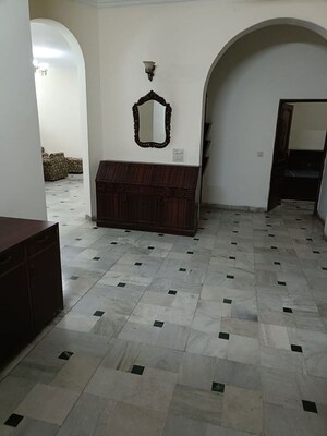 Bathroom in 3 BHK Apartment at Sector 48 – for Rent
