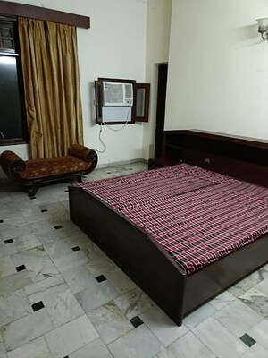Bedroom in 3 BHK Apartment at Sector 48 – for Rent