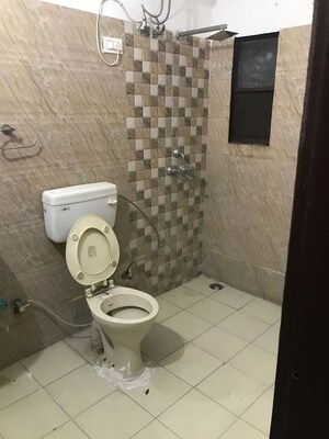 Bathroom in 2 BHK Builder Floor at Milton Tower, Vip Road – for Rent