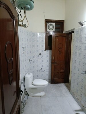 Bathroom in 3 BHK Apartment at Sector 49 – for Rent