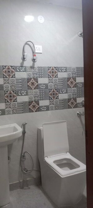 Bathroom in 1 BHK Builder Floor at Neb Sarai – for Rent