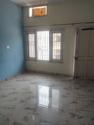 Room in 4 BHK Apartment at Sector 50 – for Rent