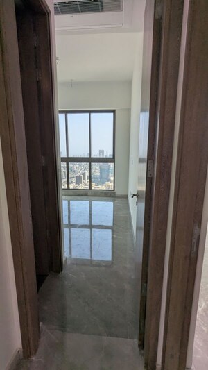 Room in 4 BHK Apartment at Prestige Jasdan Classic, Mahalaxmi – for Rent