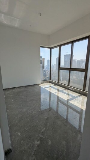 Room in 4 BHK Apartment at Prestige Jasdan Classic, Mahalaxmi – for Rent