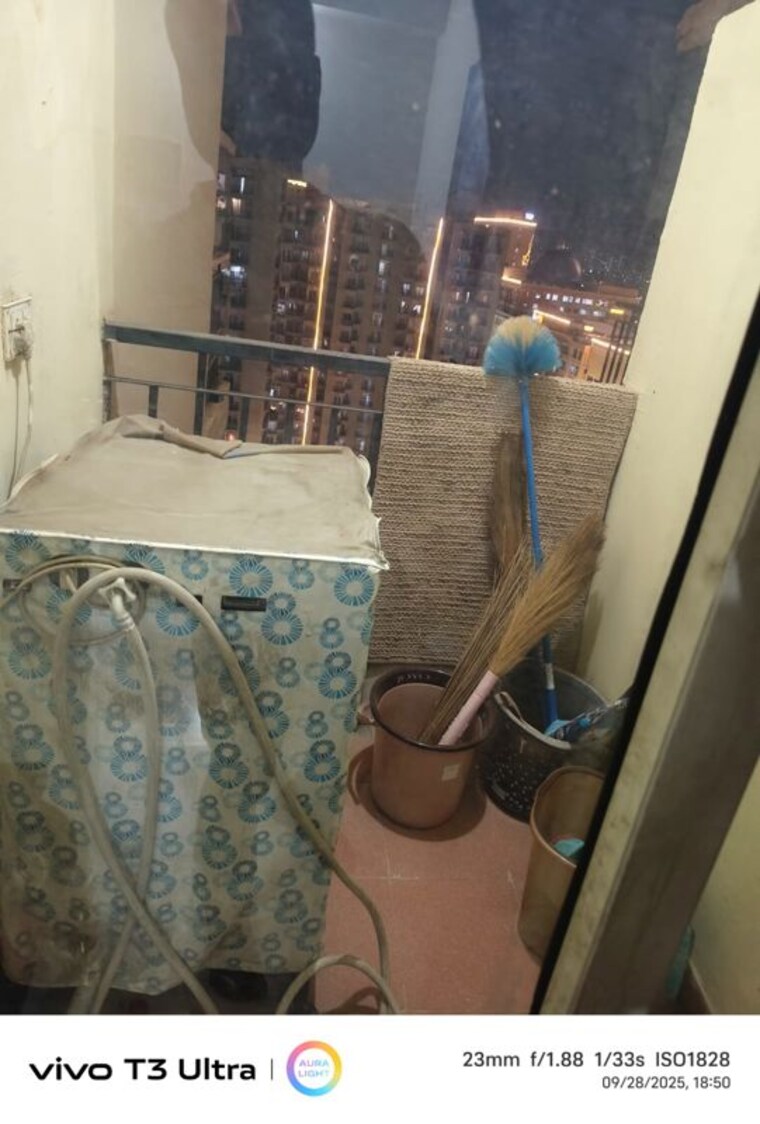 Balcony, maxblis-grand-wellington 1 Bedroom 675 Sq.Ft. Apartment In Sector 75 Noida 10362521