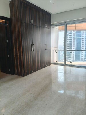 Room in 4 BHK Apartment at Raheja Atlantis, Lower Parel – for Rent