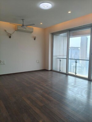 Room in 4 BHK Apartment at Raheja Atlantis, Lower Parel – for Rent