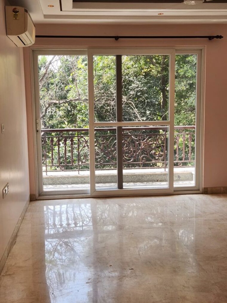 Room, east of kailash 6+ Bedroom 4500 Sq.Ft. Independent House In East Of Kailash Delhi 10362558