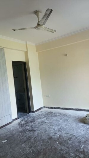 Room in 2 BHK Apartment at Aims Golf City, Sector 75 – for Rent