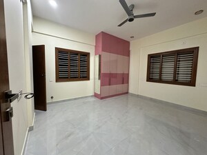 Room in 3 BHK Builder Floor at High Grounds – for Rent