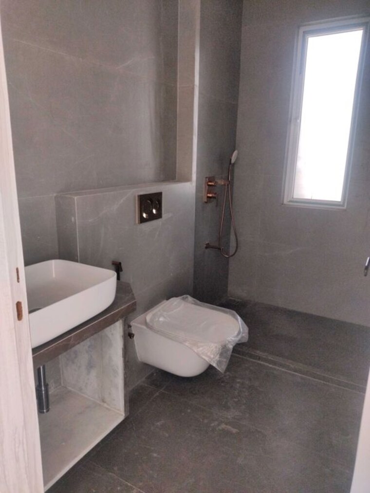 Bathroom, indiabulls-sky-forest 3 Bedroom 2311 Sq.Ft. Apartment In Lower Parel Mumbai 10362606