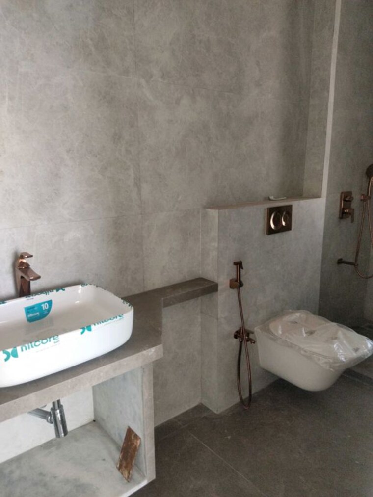 Bathroom, indiabulls-sky-forest 3 Bedroom 2311 Sq.Ft. Apartment In Lower Parel Mumbai 10362606