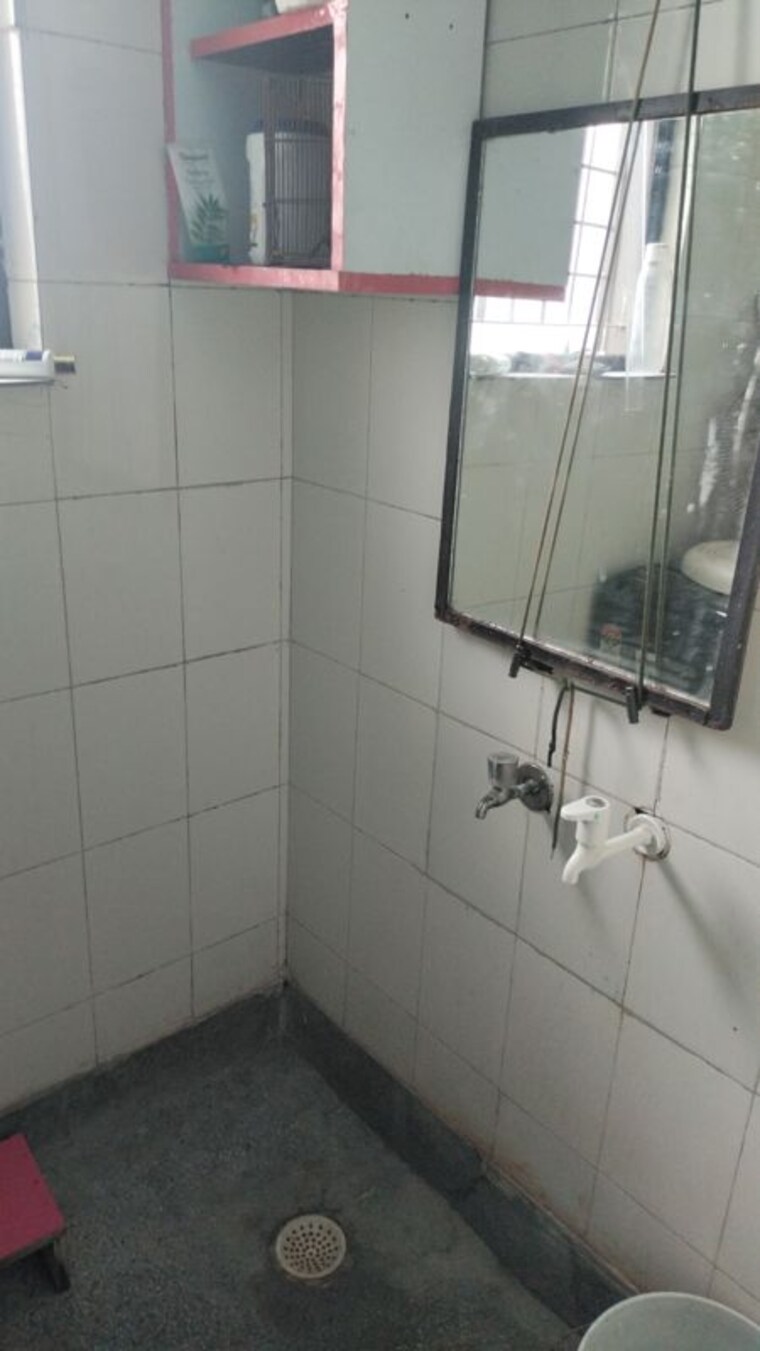 Bathroom, mahadev-apartments-noida 1 RK 425 Sq.Ft. Apartment In Sector 73 Noida 10362607