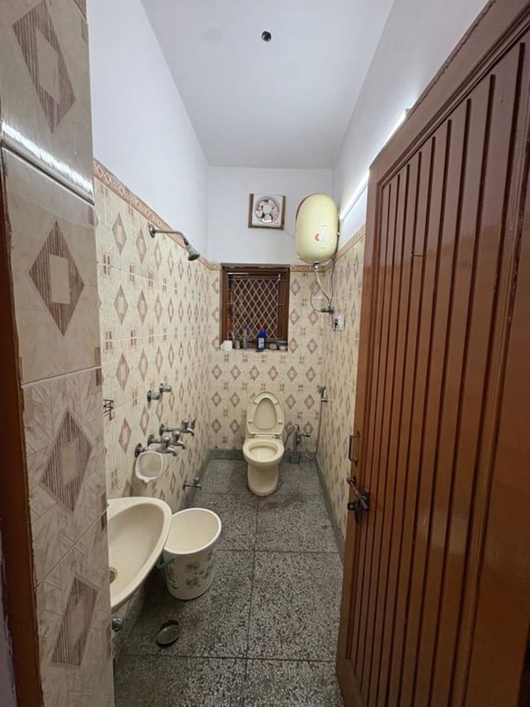 Bathroom, kalkaji 1 Bedroom 520 Sq.Ft. Builder Floor In Kalkaji Delhi 10362620