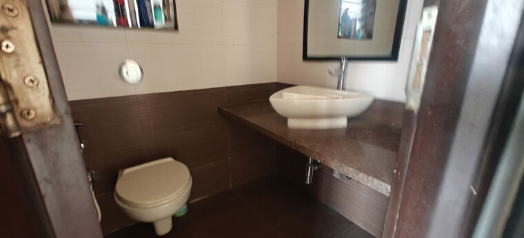 Bathroom, ekta-world-lake-primrose 2 Bedroom 970 Sq.Ft. Apartment In Powai Mumbai 10362632