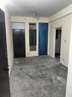 Room in 1 RK Apartment at Mahadev Apartments Noida, Sector 73 – for Rent