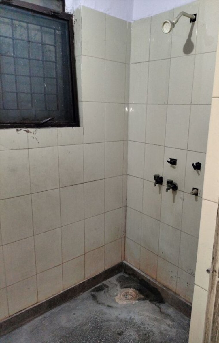 Bathroom, mahadev-apartments-noida 1 RK 405 Sq.Ft. Apartment In Sector 73 Noida 10362663