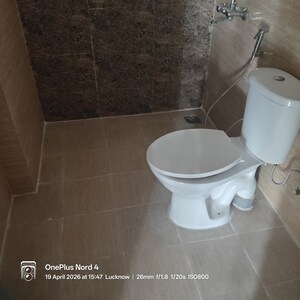 Bathroom in 4 BHK Apartment at Grand Omaxe, Gomti Nagar – for Sale