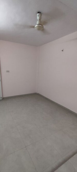 Room in 1 BHK Apartment at Kandivali West – for Sale