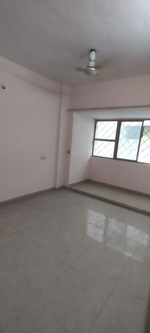 Room in 1 BHK Apartment at Kandivali West – for Sale