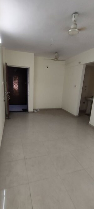 Room in 1 BHK Apartment at Kandivali West – for Sale