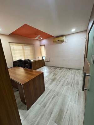 Bedroom in  Office Space at Alkapuri – for Rent