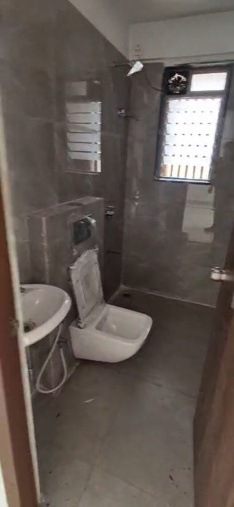 Bathroom, infinity-paradise-chs 1 Bedroom 450 Sq.Ft. Apartment In Goregaon West Mumbai 10362710