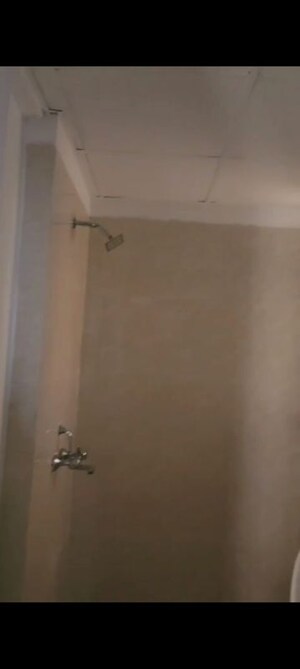 Room in 2 BHK Apartment at Jaypee Greens Kosmos, Sector 134 – for Rent