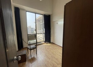 Room in 4 BHK Apartment at Kohinoor City Phase II, Kurla – for Rent