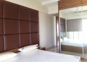 Room in 4 BHK Apartment at Kohinoor City Phase II, Kurla – for Rent
