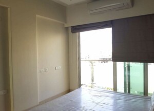 Room in 4 BHK Apartment at Kohinoor City Phase II, Kurla – for Rent