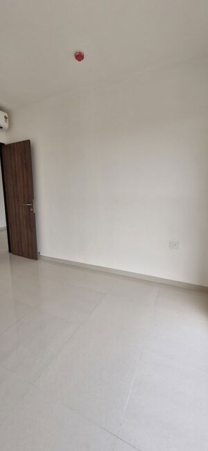 Room in 1 BHK Apartment at Iris CHS, Kasarvadavali – for Rent