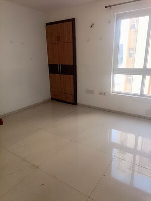Room in 3 BHK Apartment at Orchid Petals, Sector 49 – for Rent