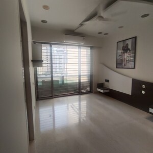 Room in 5 BHK Apartment at Oberoi Realty Sky Heights, Andheri West – for Rent